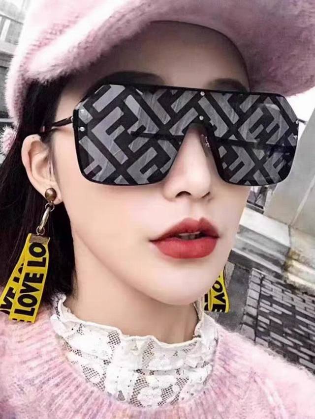 fendi Fendi 2025 New Hip-Hop Exaggerated Oversized Frame One-Piece Sunglasses