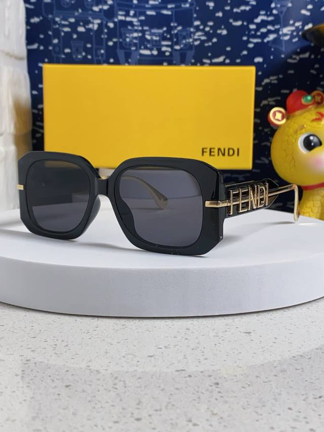 fendi Fendi 2025 New Italian Fendi Large Frame Face-Revealing Small Logo Temp