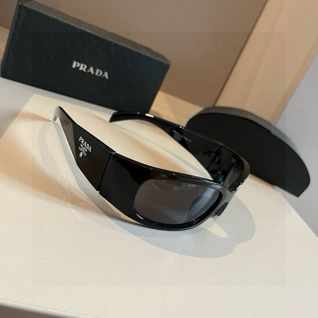 Prada Classic Sunglasses Are Cute At First Glance