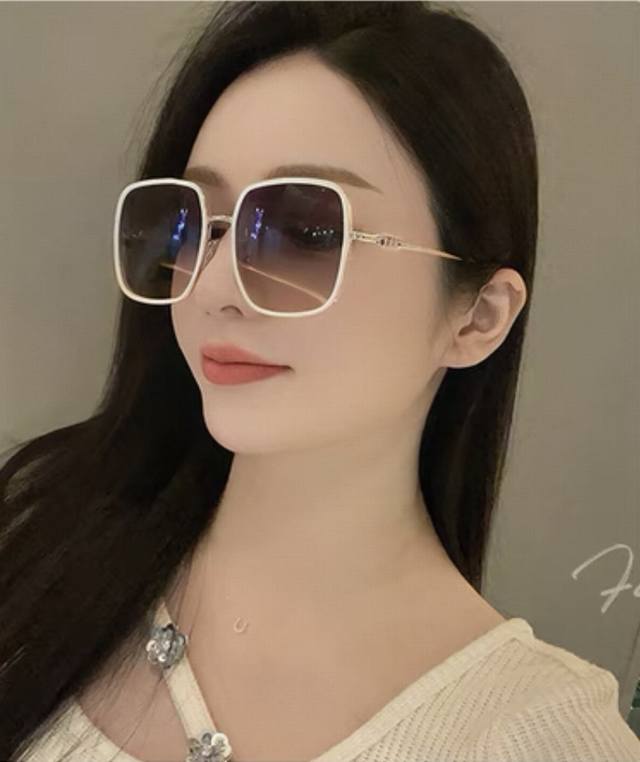 Fendi 2025 Spring New Trend Hot Fashion Square Frame Polarized Sunglasses High Q