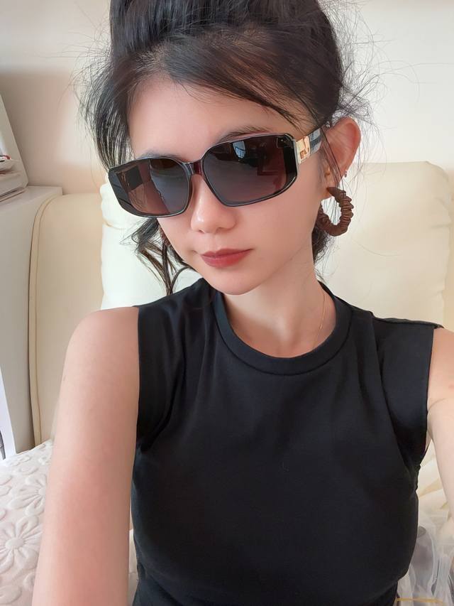 lv 2025 Spring New Trend Hot Style Fashion Square Frame Sunglasses High Quali