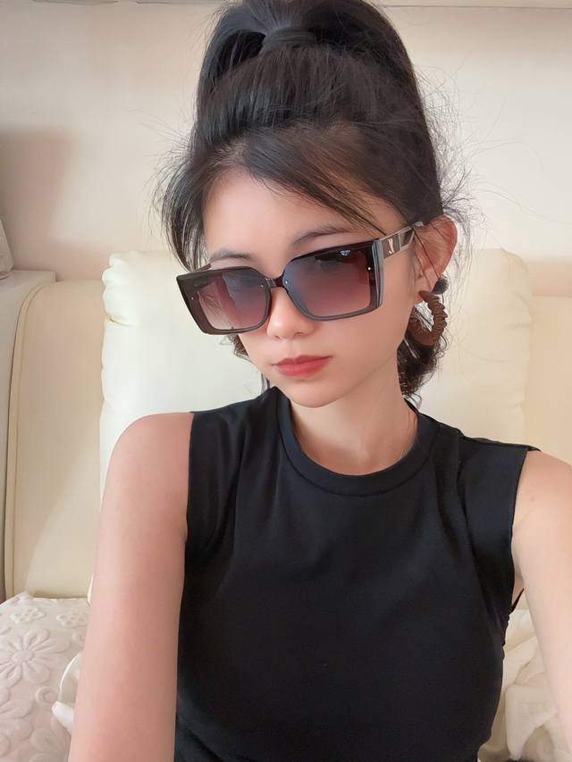 lv 2025 Spring New Trend Hot Style Fashion Square Frame Sunglasses High Quali