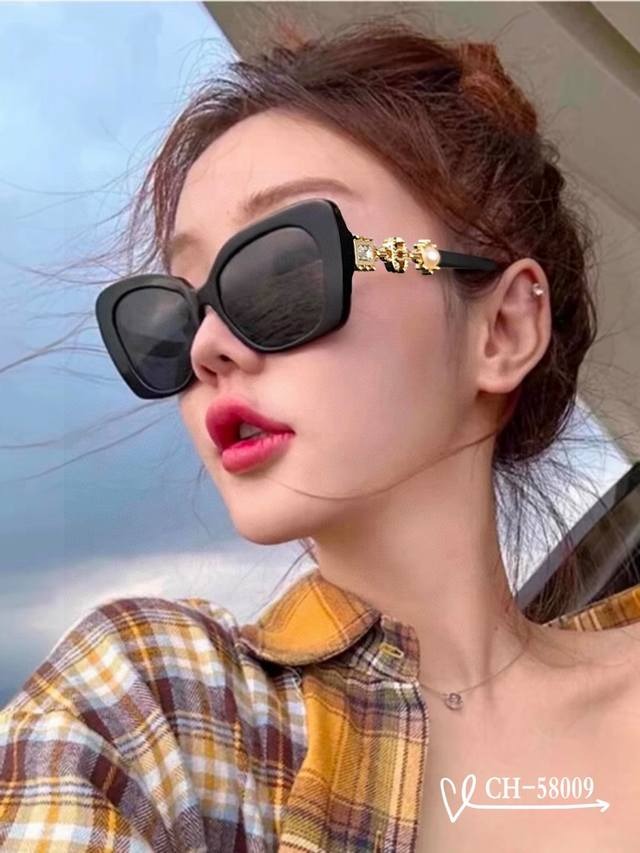French Chanel - Chanel . Polaroid Resin High-Definition Lens . Tr Frame - Light