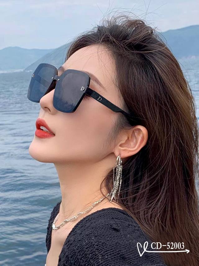 French Dior-Dior . Polaroid Resin Polarized Lens . Tr90 Frame Is Light And Comfo
