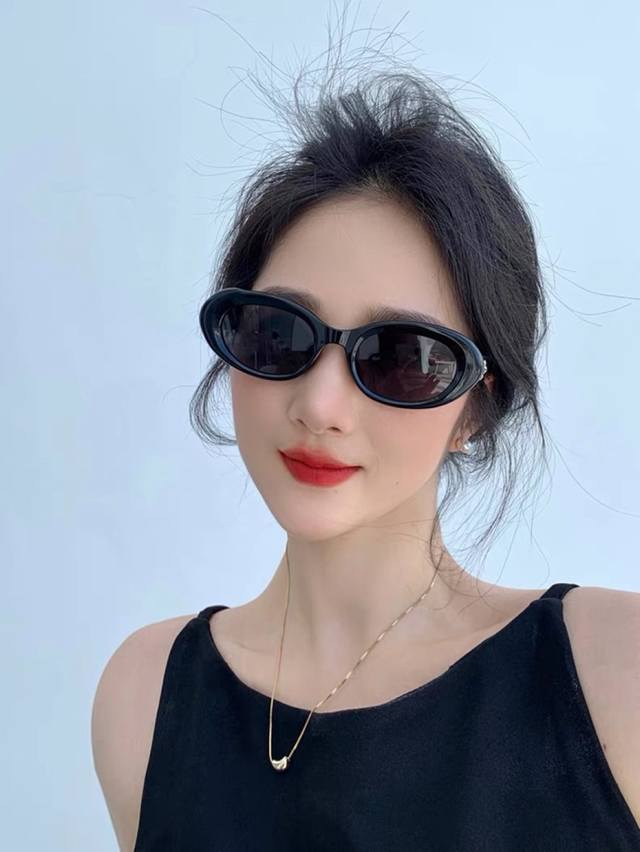 fend*2025 New Sunglasses For Women Suitable For Square And Round Faces, High-
