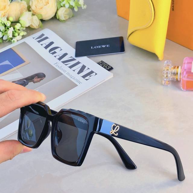 loew* Retro Large Black Frame Square Face-Showing Small Sunglasses Internet C