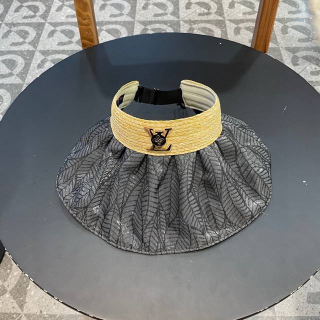 lv Louis Vuitton's New Summer Sun Hat With A Hollow Top Is Very Heavy And Can