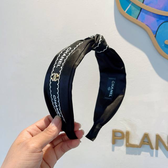 With Packaging Chanel Chanel's Latest Small Headband, A New Product That Shows Y