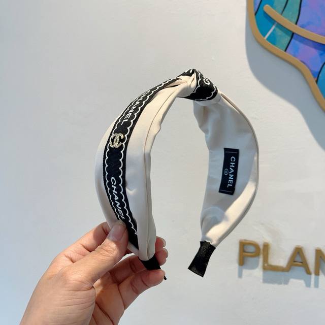 With Packaging Chanel Chanel's Latest Small Headband, A New Product That Shows Y