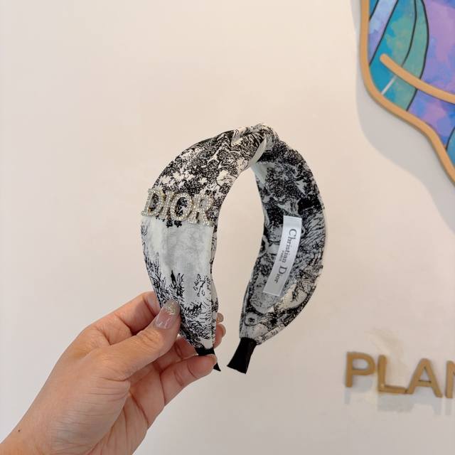 With Packaging Dior Dior's Hot New D Letter Silk Wide Headband, Counter Quality