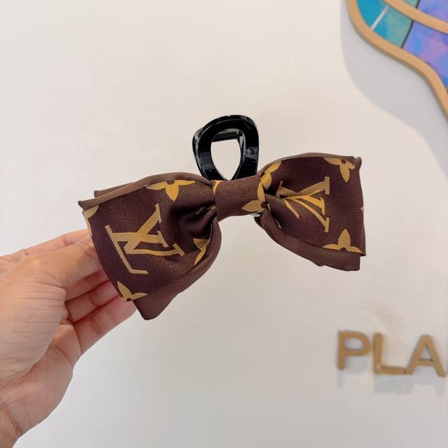 With Packaging Lv Louis Vuitton New Bow Grab Clip High Version Letter Retro Hair