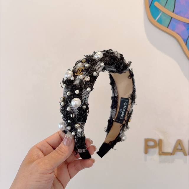 With Packaging Chanel Chanel's New Exquisite Pearl Wide-Brimmed Headband Retro I
