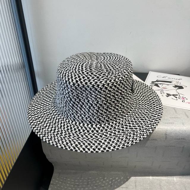 prada Prada New Flat Top Hat Head Circumference 57Cm