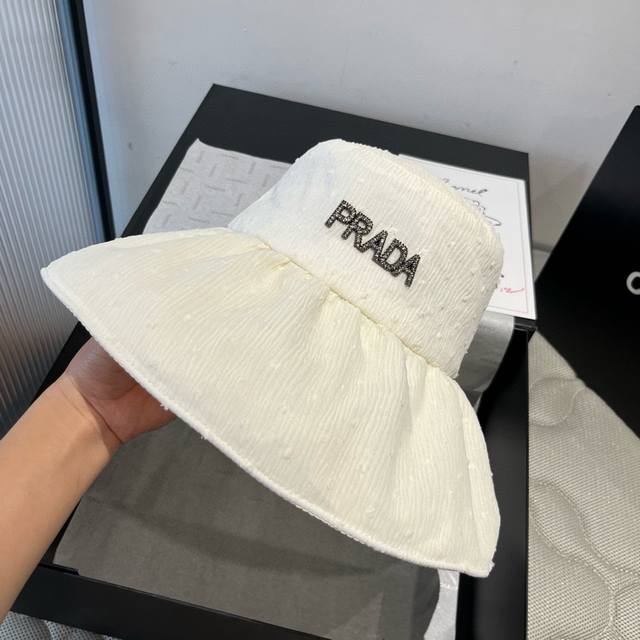 prada Prada New Sunshade Fisherman Hat Anti-Ultraviolet Cloth Hat Foldable He