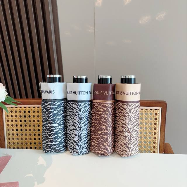 louis Vuitton Louis Vuitton 50% Fold Umbrella Is A Hot-Selling Model With An
