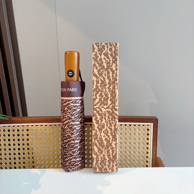louis Vuitton Louis Vuitton's New Three-Fold Automatic Folding Umbrella With