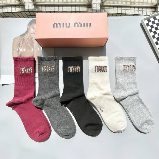With Packaging, One Box Contains Five Pairs Of Miumiu High-Quality, Super Popula