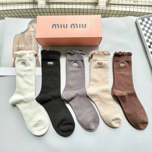 Comes With Packaging. Four Pairs Of Miumiu In One Box. High-Quality, Super Popul