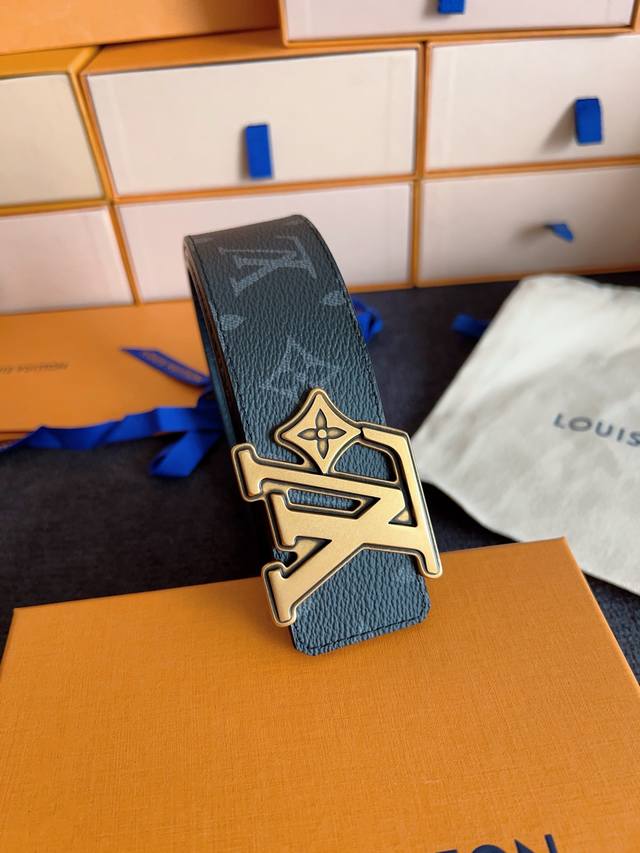 lv Luxurious Modern Style With Elegant And Elegant Signature Soft And Strong