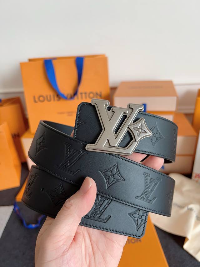 lv Luxurious Modern Style With Elegant And Elegant Signature Soft And Sturdy