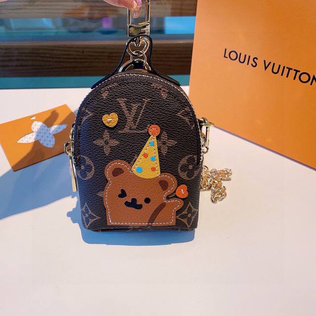 Original Goods Louis Vuitton New Cartoon Chain Crossbody Bag Mini Bag Can Hold B