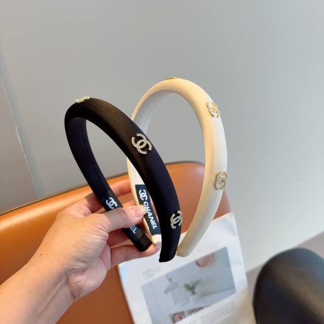 With Packaging Chanel Chanel's New Exquisite Letter Headband Retro Internet Cele