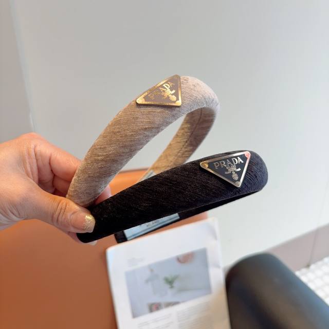 With Packaging Prada Prada's New Trendy Inverted Triangle Iron Label Letter Head