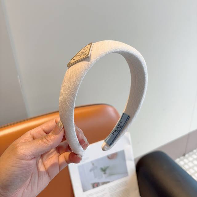 With Packaging Prada Prada's New Trendy Inverted Triangle Iron Label Letter Head