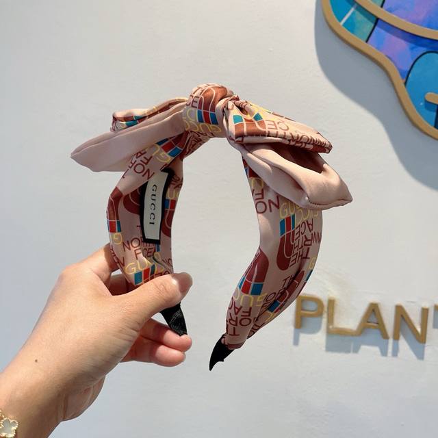 With Packaging Gucci Classic Bow Headband For Celebrities, A Must-Have Item For