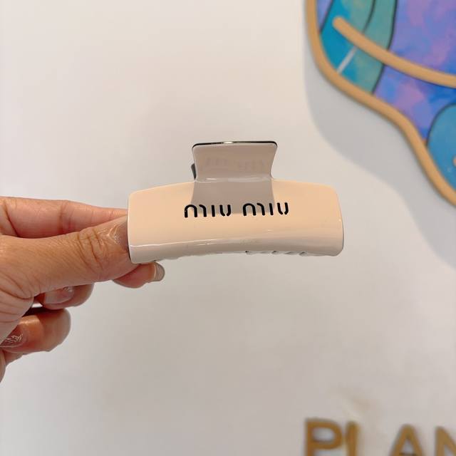 With Packaging Miumiu Miu Miu New Handmade Clip High-Grade Letter Simple Retro H