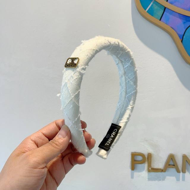 With Packaging Chanel Chanel's Latest Small Headband, A New Product That Shows Y