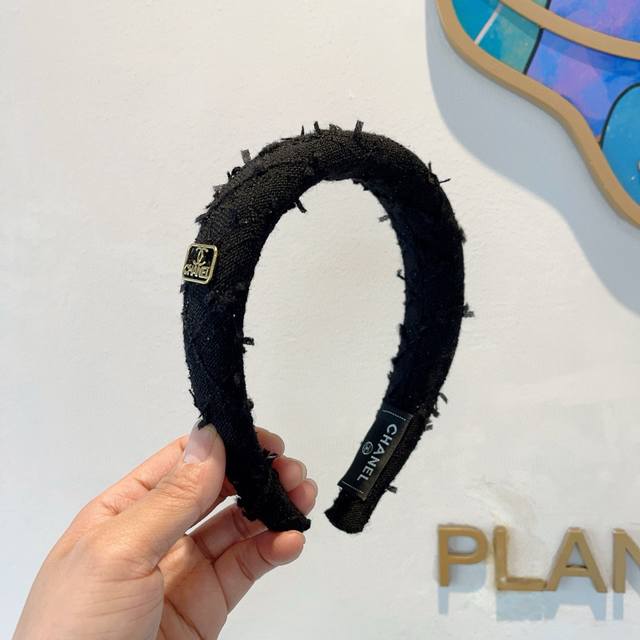 With Packaging Chanel Chanel's Latest Small Headband, A New Product That Shows Y