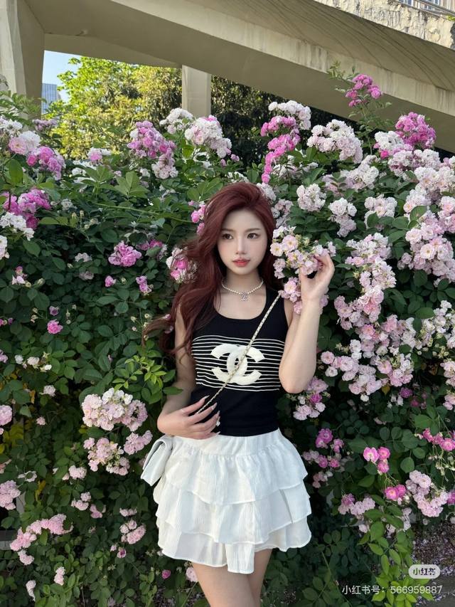 Chanel Small Vest With Jacket Worn Alone Is Super Hot One Size