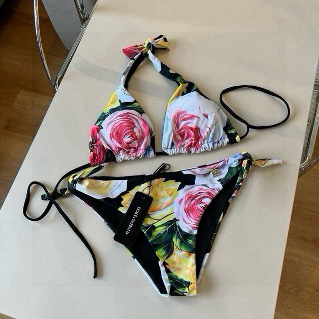 d&Gdolce & Gabbana's New Two-Piece Swimsuit Is Suitable For A Variety Of Scen