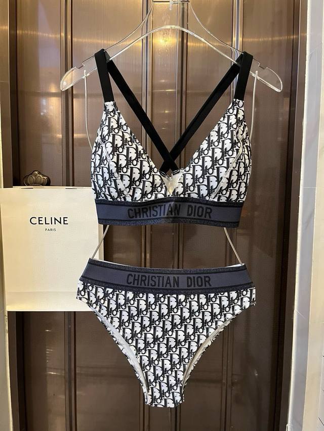 dior Dior's New Two-Piece Swimsuit Is Suitable For A Variety Of Scenarios. It