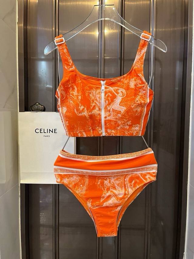 dior Dior's New Two-Piece Swimsuit Is Suitable For A Variety Of Scenarios. It