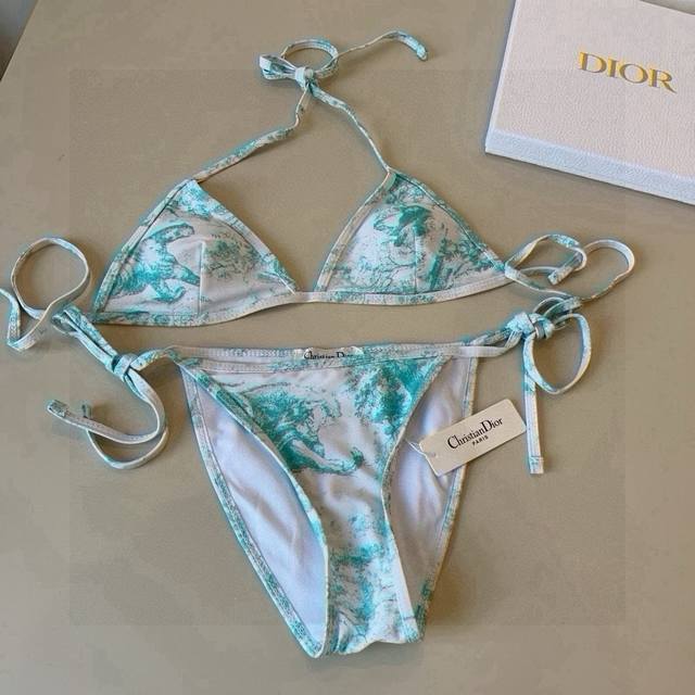 dior Dior's New Bikini Swimsuit Is Suitable For A Variety Of Scenarios. It Ca