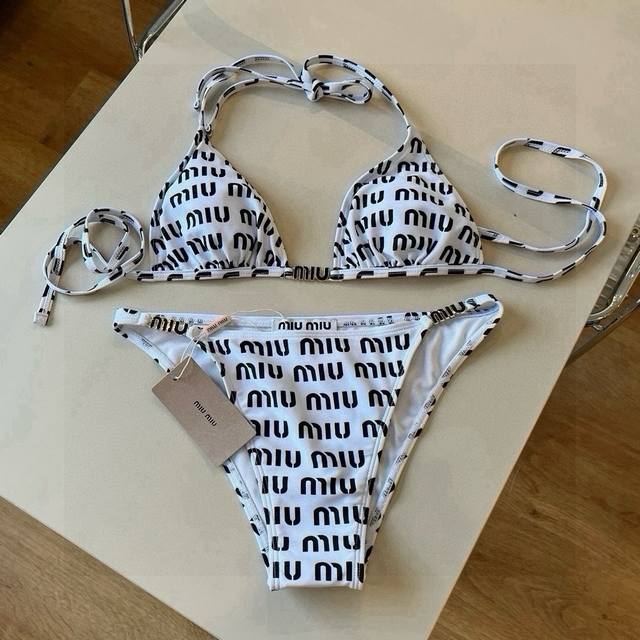 miumiu Miu Miu's New Two-Piece Swimsuit Is Suitable For A Variety Of Scenario