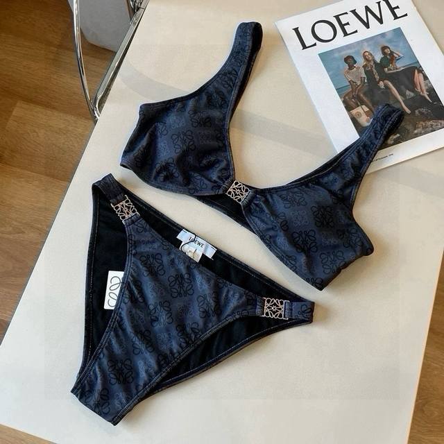 loewe's New Bikini Is Suitable For A Variety Of Scenarios. It Can Be Worn As