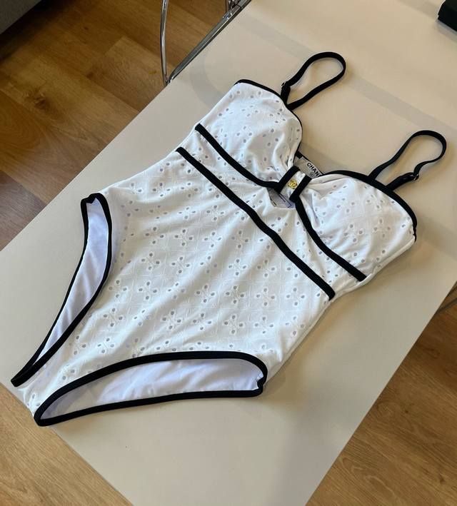 chanel Chanel One-Piece Swimsuit Is Suitable For A Variety Of Scenarios. It C
