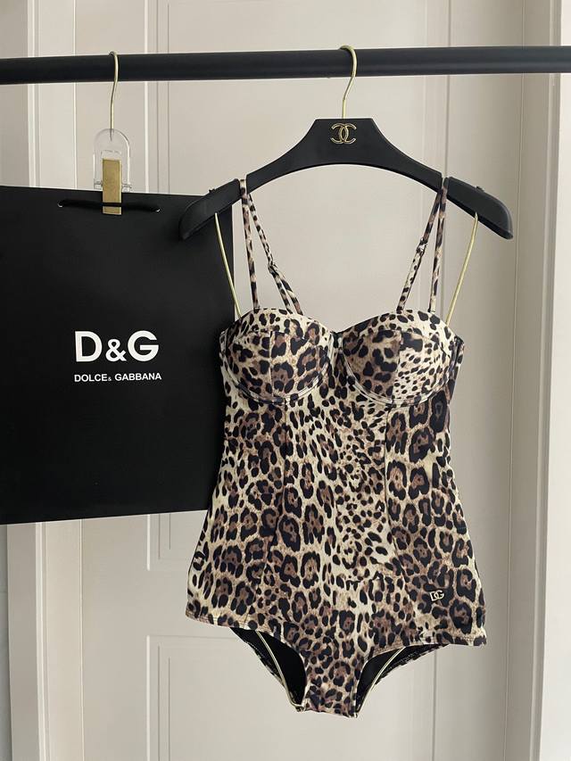 dg Dior's New Two-Piece Swimsuit Is Suitable For A Variety Of Scenarios. It C
