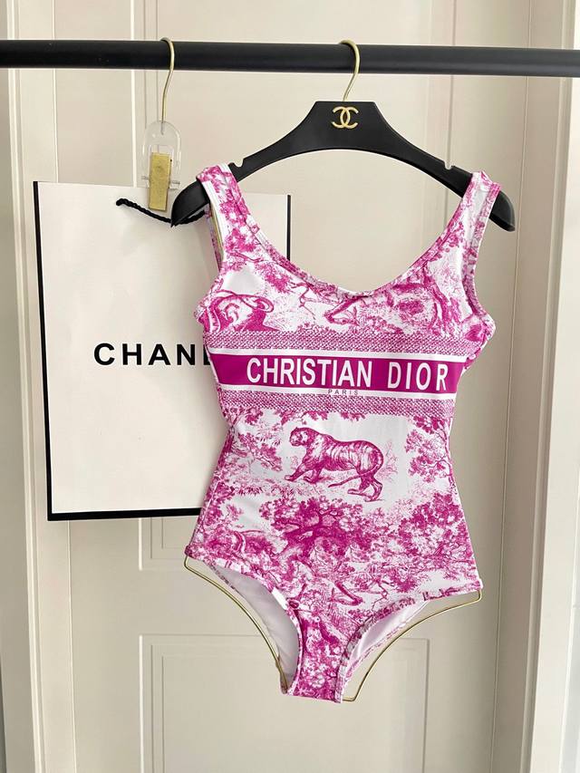 dior New Bikini Suitable For A Variety Of Scenes. It Can Be Worn As An Inner
