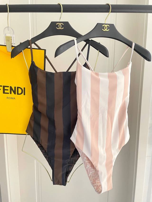Fendi's New Swimsuit Is A Double-Sided Fashion Model Suitable For A Variety Of S
