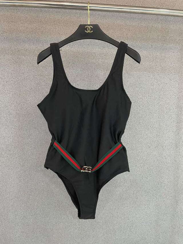 gucci's New One-Piece Swimsuit Is Highly Recommended. It Is Very Elegant With