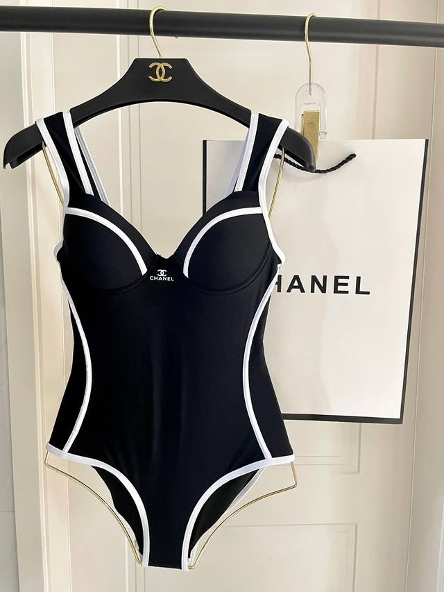 chanel's New Swimsuit Is Suitable For A Variety Of Scenarios. It Can Be Worn
