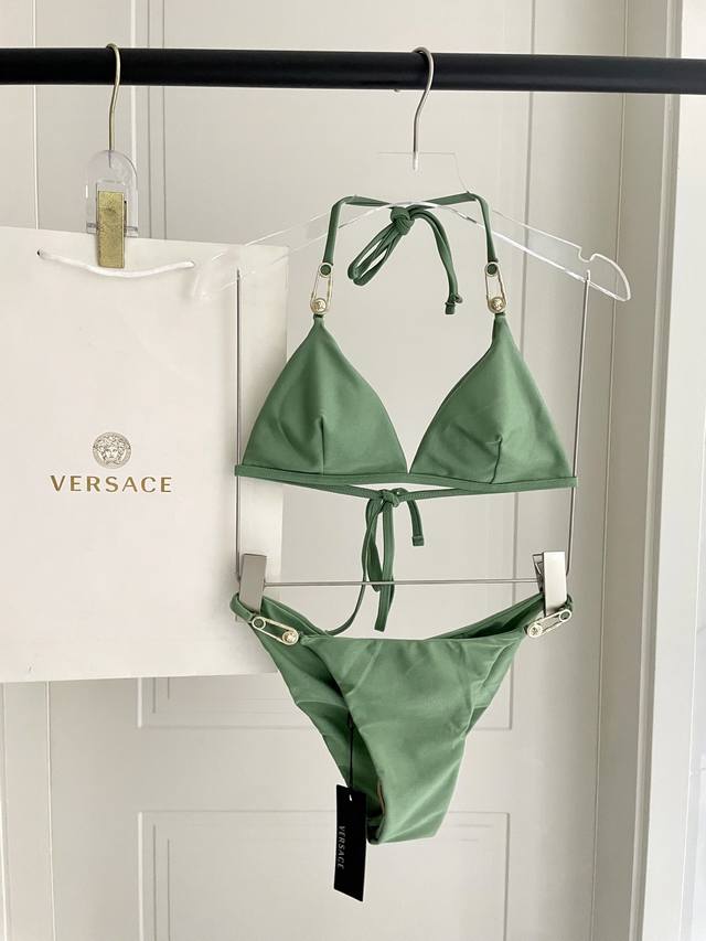 Versace's New Bikini Swimsuit Is Suitable For A Variety Of Scenarios. It Can Be