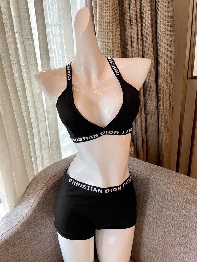 dior Two-Piece Swimsuit Is Suitable For A Variety Of Scenarios. It Can Be Wor