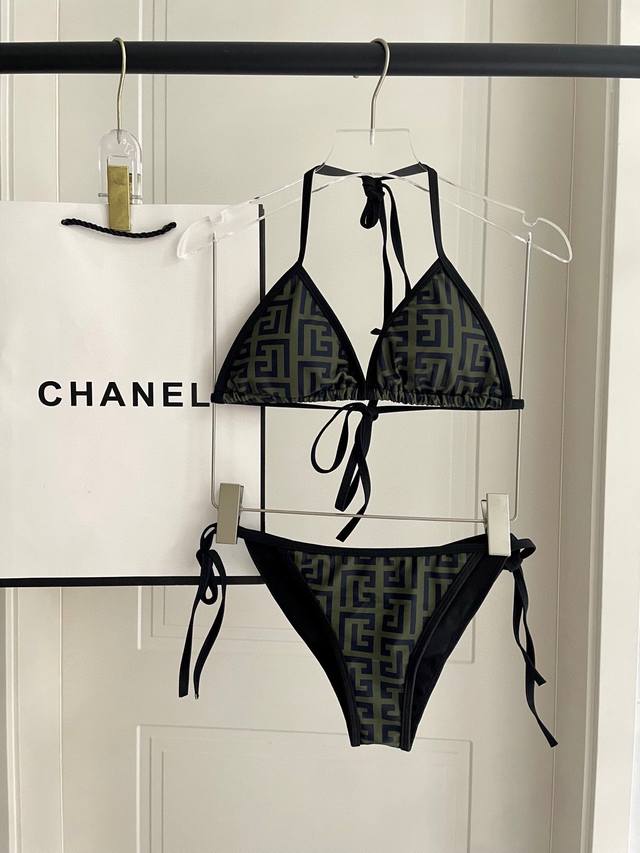 Balmain's New Two-Piece Swimsuit Is Suitable For A Variety Of Scenarios. It Can