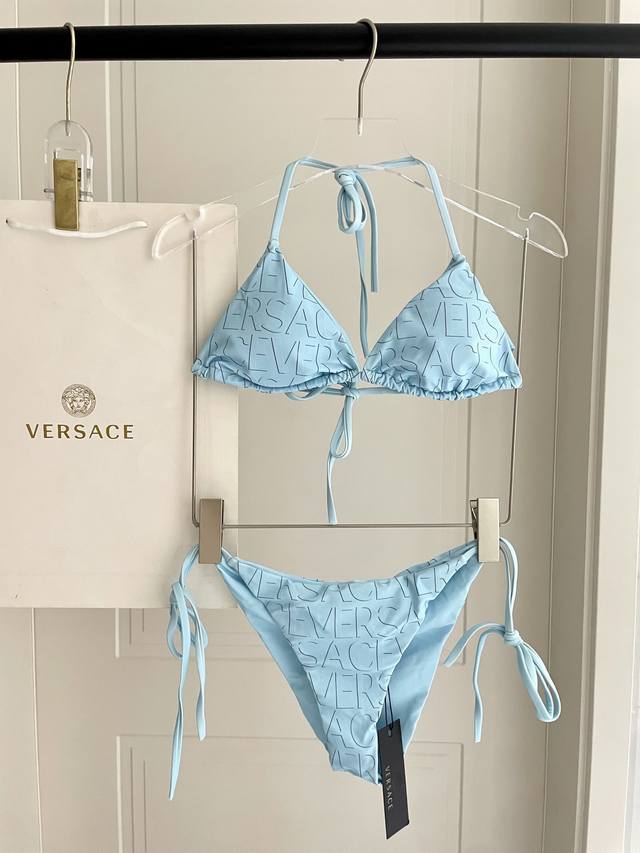 Versace's New Two-Piece Swimsuit Is Suitable For A Variety Of Scenarios. It Can