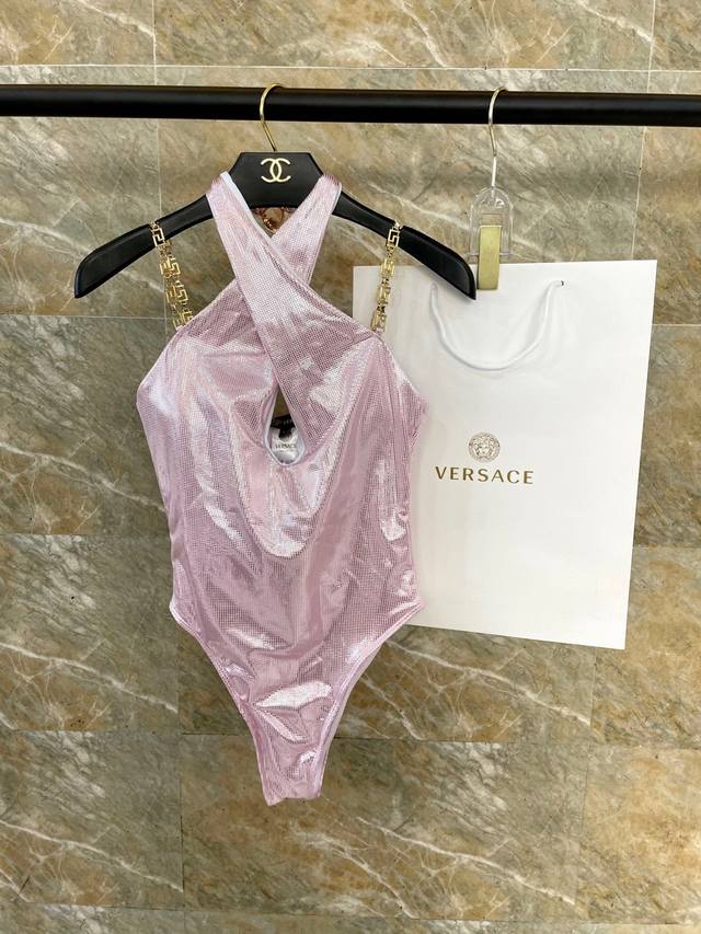 Versace's New One-Piece Swimsuit Is Fashionable And Suitable For A Variety Of Sc